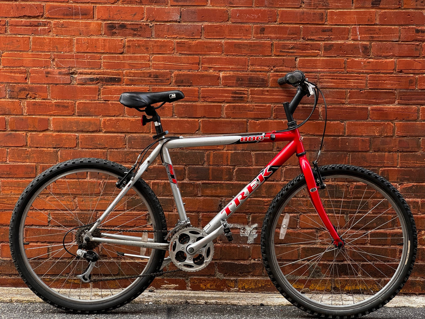 Trek 800 Sport 26" red/sliver 19.5" Frame